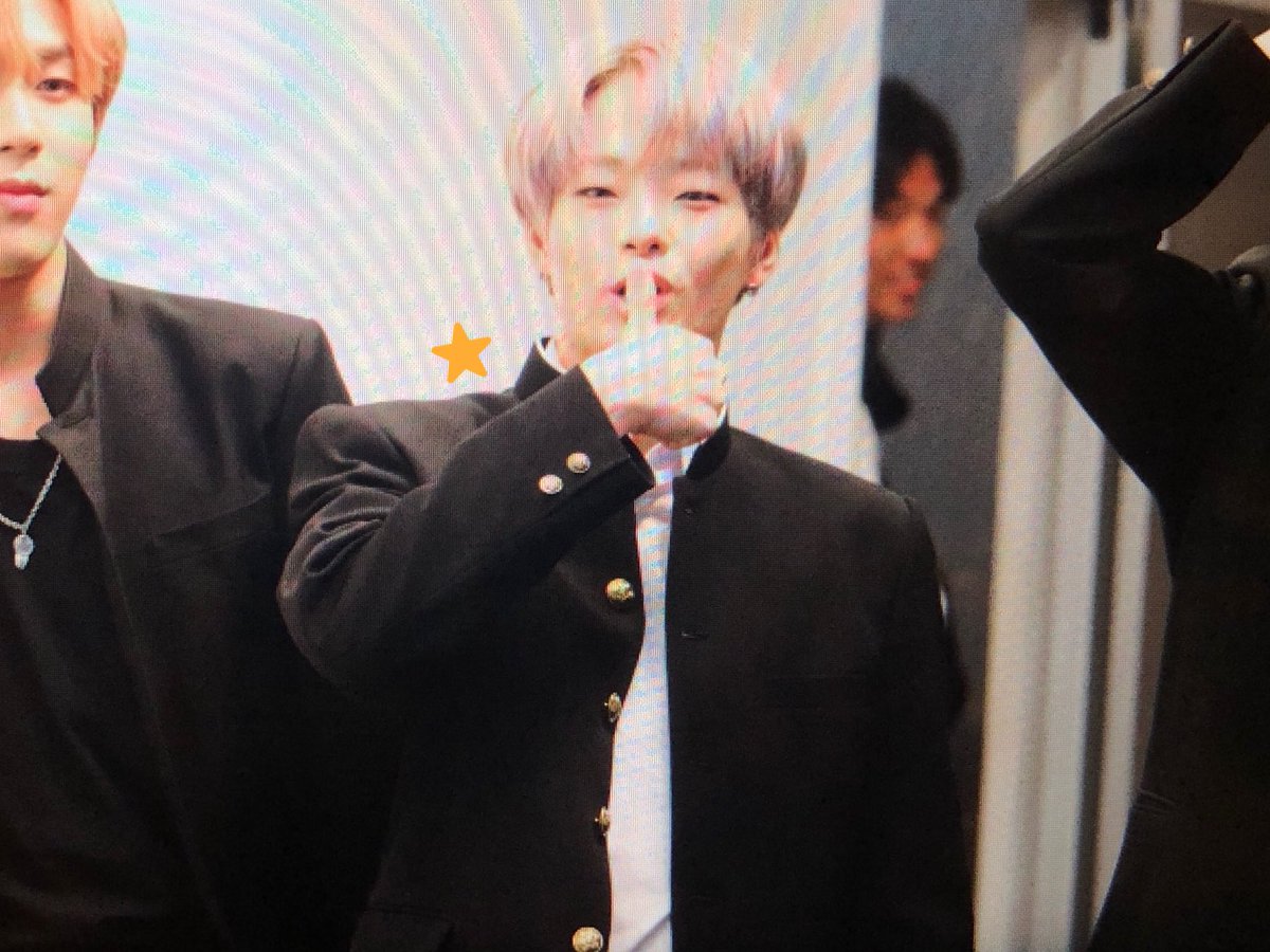 20000312_com's tweet photo. 190915 교복데이 2부 포토타임 프리뷰 

준이가 참 좋아( ˃̶̤́ ꒳ ˂̶̤̀ )❤

#BIT #비아이티 #JUN #준 #김형준 
@BIT5_official https://t.co/Nr0fTWtUPz