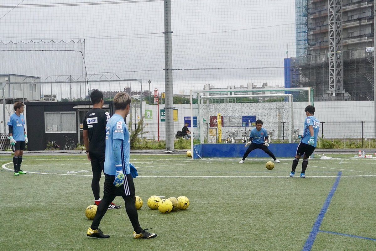 Jbfa 日本ブラインドサッカー協会 ５人制サッカー キーパー練習 フィールド選手と合同の練習ではコーチングも重要となりますが キーパーだけの練習ではポジションや姿勢などセービングを重点的に Burasaka