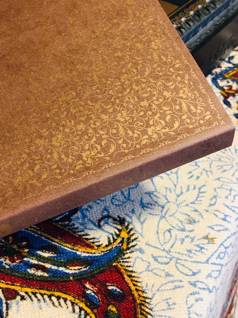 カイニスの金の鳥、カバー下も綺麗。本のための本ですね 