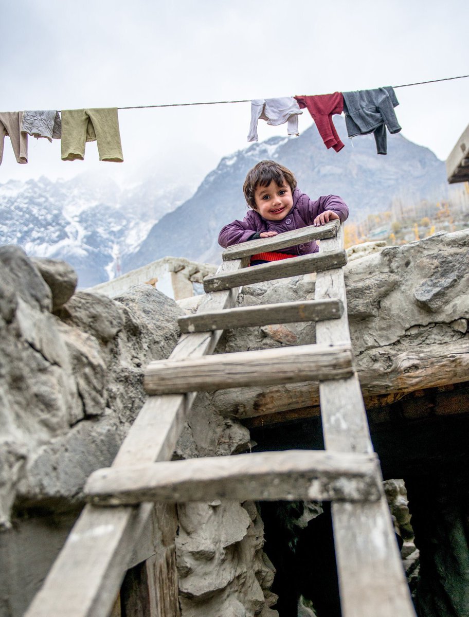 msrphotographer's tweet photo. Smile from the roof of world ............. Hunza https://t.co/sDTkJUlpQH