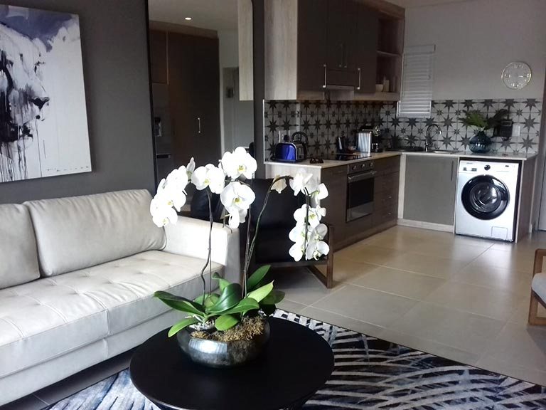 The Den: a Base to Explore the Best of Stellenbosch wanderwomanthea.com/2019/09/16/the…