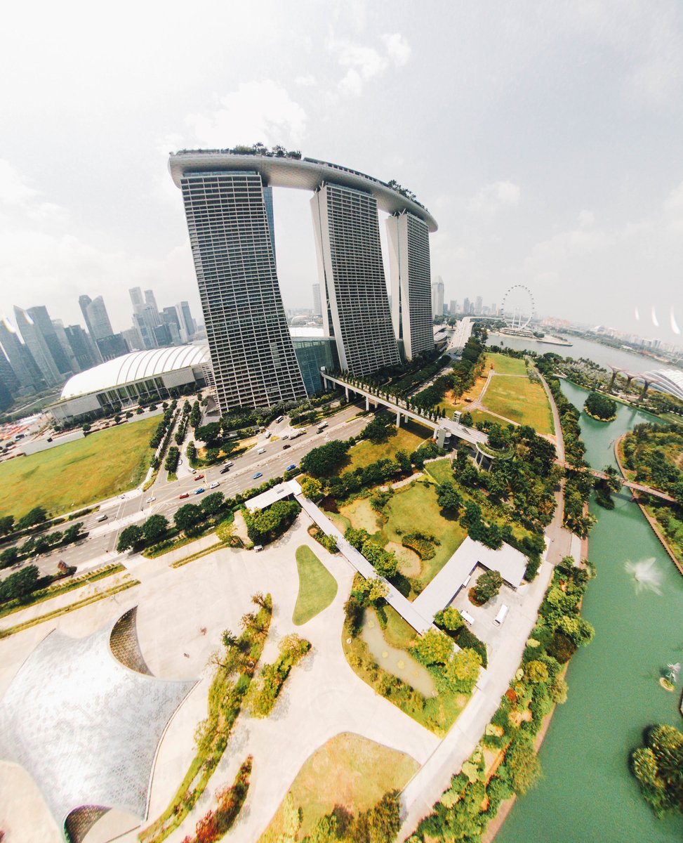 alkamilbooking's tweet photo. #MarinaBaySands, #Singapore - located on the Marina Bay waterfront. The design of this building is inspired by a house of cards; two playing cards leaning against each other to form a triangle and a flat of one’s hand is placed which exerts a little pressure. https://t.co/8mxFiL15Ay