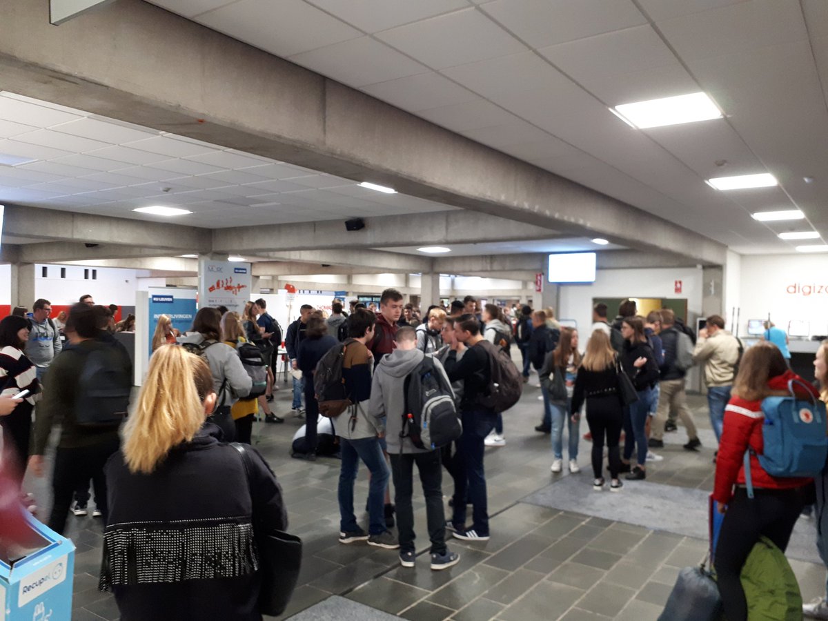 NevelsteenNele's tweet photo. Start academiejaar @ThomasMoreBE . Gezellige drukte #basecamp #campusgeel  #wearemore https://t.co/hxL7manKZH