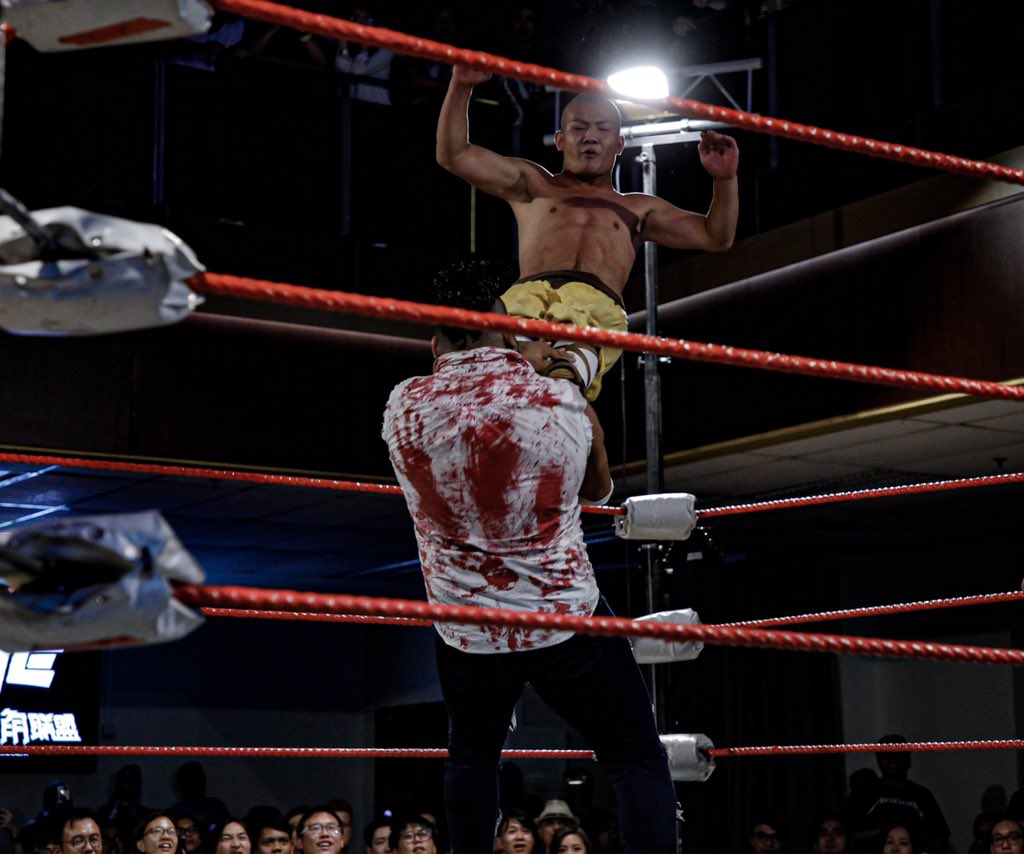 IssitaMarie's tweet image. Last night at #SPWKLASHOFKINGS, OWE and AEW were represented when @supercima1115, the #SHAOLINMONK, and Kenny Omega teamed to take on SPW’s The Bucherman, Trexxus, and The Statement