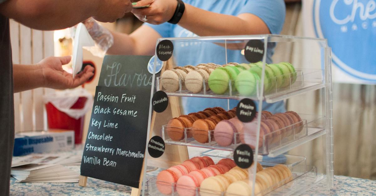 Nog minder dan een week en dan is het zover! Onze markt in het centrum van Hoofddorp. Kom je ook even kijken? Diverse ondernemers hebben interessante aanbiedingen. Kijk hiervoor op onze site bit.ly/2kCTgN5. Of doe mee aan de prijsvraag en maak kans op € 250,--!