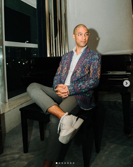 Sekitar 1 bulan lagi menuju konser perayaan tujuhbelas tahun @MarcellSiahaan berkarya di industri musik Indonesia, i-Listeners. Yeeesss bulan Oktober nanti kita nonton konsernya bareng yuuuk.. siapa yang sudah punya tiketnya? :D 

KETIKA KAU MENYAPA
#10LaguKeren sama <a href="/dinajanidya/">#SiarannyaDINA</a>