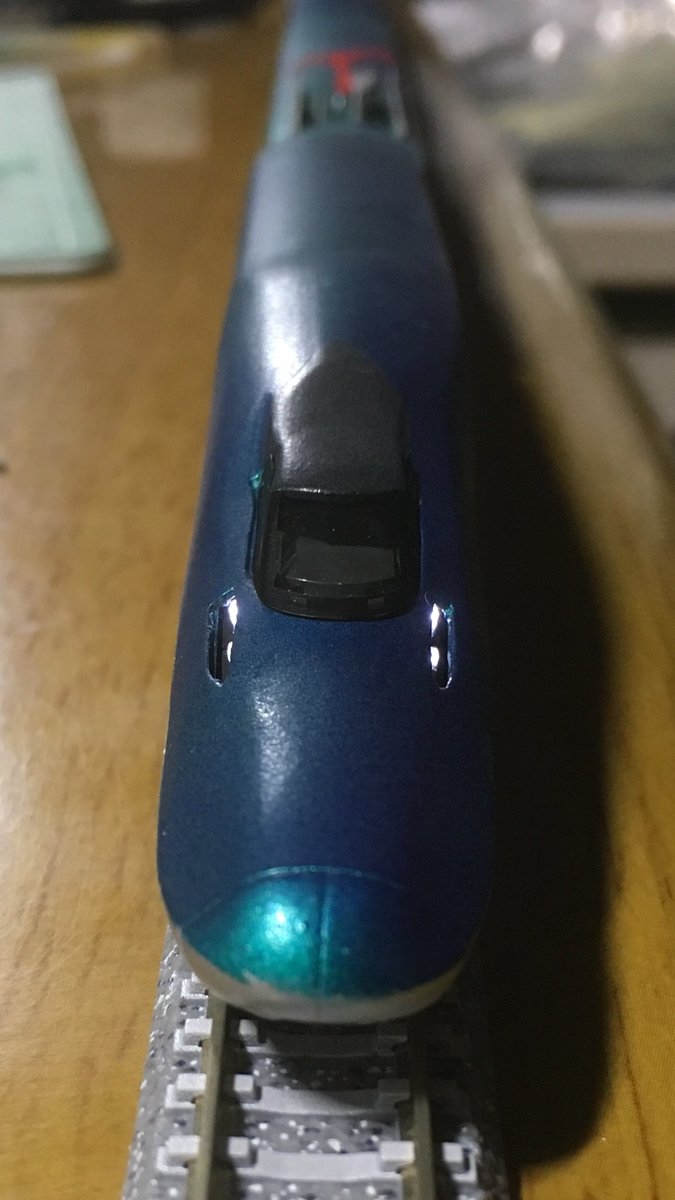 fasteagle13's tweet photo. #Nゲージ　#新幹線  #FastTechnology360  #E955 #FASTECH360Z #ファステック360　＃E6系
車体の塗装が終わりました。
(´・ω・`)＜Ｅ６系と並べましたが運転窓の加工がひつようですね。一緒にライトの改造も行います。 https://t.co/3PMXjUyu9P