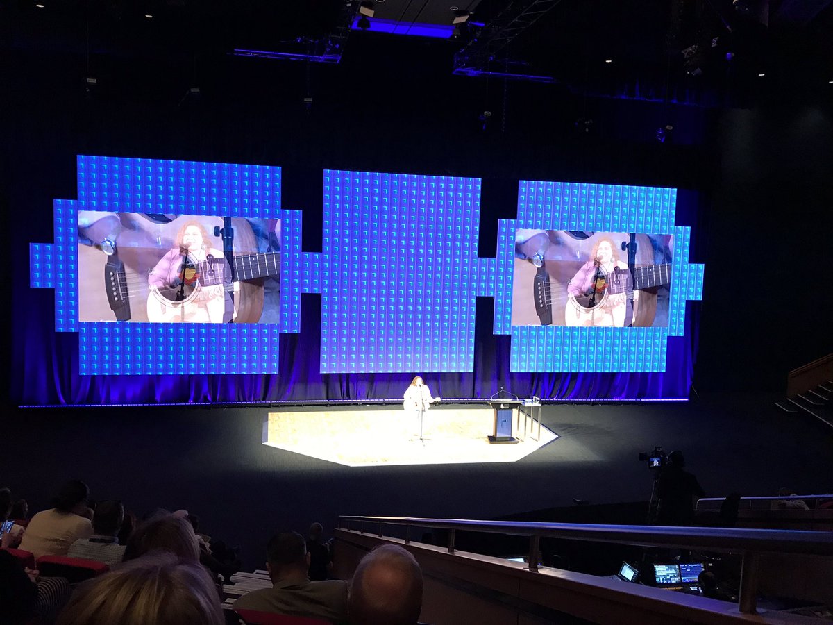 What a beautiful welcome to country <a href="/AHRItweets/">AHRI</a> #AHRINC