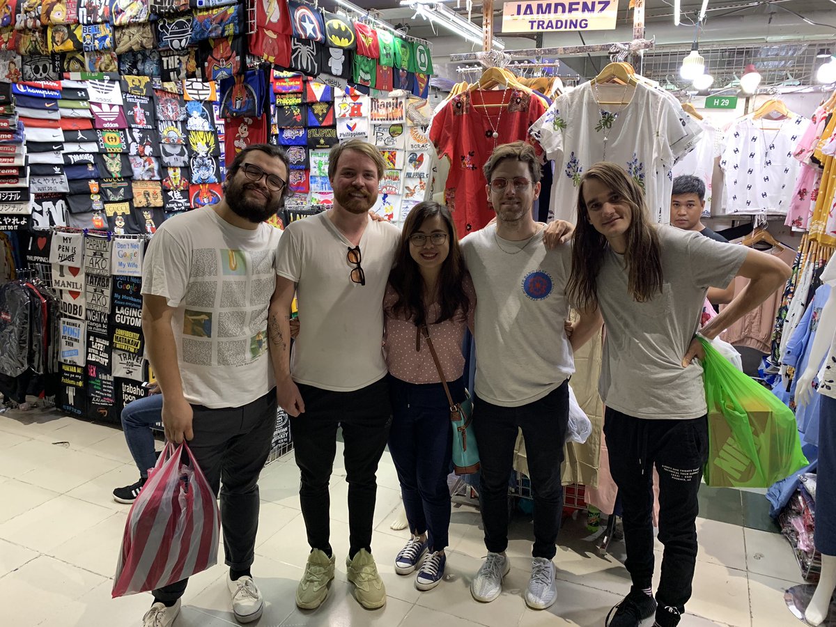charmsofaggie's tweet image. Dropped by Greenhills before going to the airport for my flight home and guess who I bumped into? It’s some of my favorite boys. @themaine @garrettmaine @patmaine @lupeintransit @adamsimons Thank you for being so nice you guys despite me freaking out. You guys are the sweetest!❤️