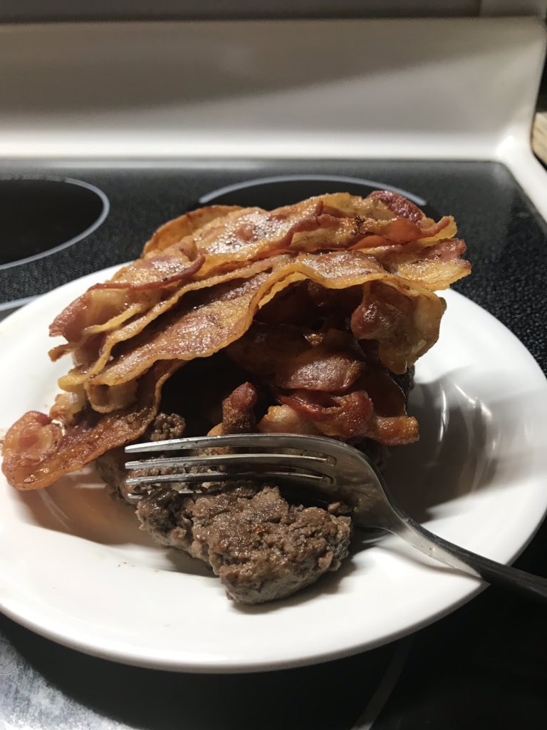 StickmanBleedin's tweet photo. Thankful for this morning’s nutritionally perfect breakfast #yes2Meat #RealHunger #keto #MeatHeals🥓🍗🍖🥩✌🏻 https://t.co/Bf6DFSe1ym