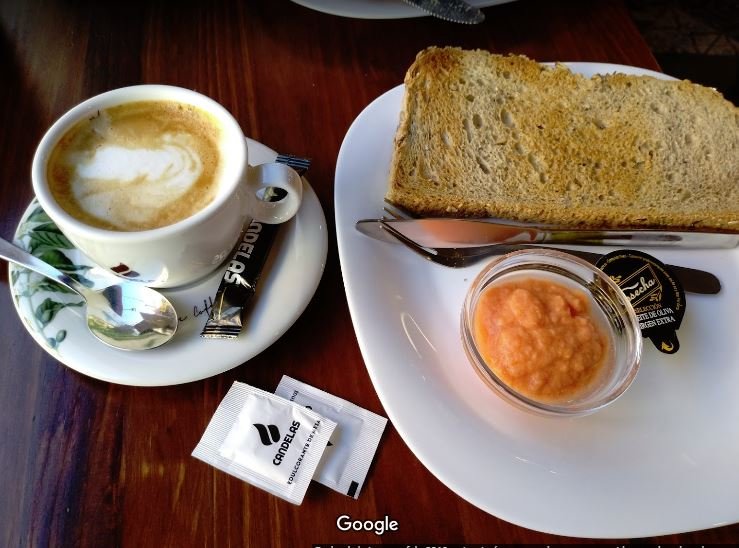 LCervantina's tweet photo. Las 12'00H! 🕛Hora del almuerzo, te escapaste del trabajo y tienes que recargar pilas? Te esperamos en La Bistró,ya sabes,en calle Libreros 24 de Alcalá de Henares!
#LBC #labistro #cafedelbueno #tapas #Cervantes #MegustaAlcala #sabor #cascohistorico #ferrerorocher #menudiario https://t.co/A8abt1ici6