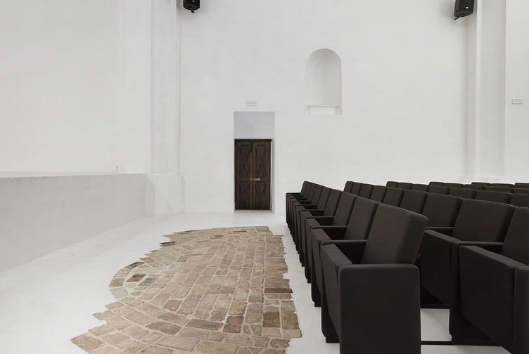 IExleyArchitect's tweet photo. Architects @luigivalente and Mauro Di Bona have renovated this beautiful old church in southern Italy and transformed it into a stunning black and white theatre venue
.
#architecture #architectplanningpermission #building #buildingdesigners #italianarchitecture #oldchurch https://t.co/uAgxz91cQg