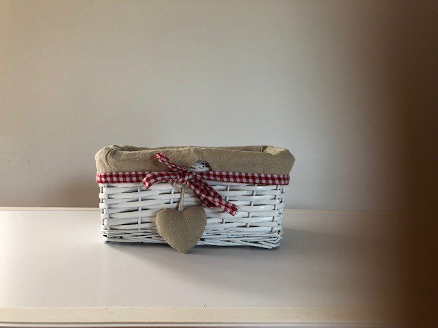 Get Creative with Painters Touch! (Gloss White used here) Full colour range available sales@dycon.ie @MakeItRustoleum <a href="/DyconLtd/">Dycon</a> #upcycled #renovation #Basket #ideas