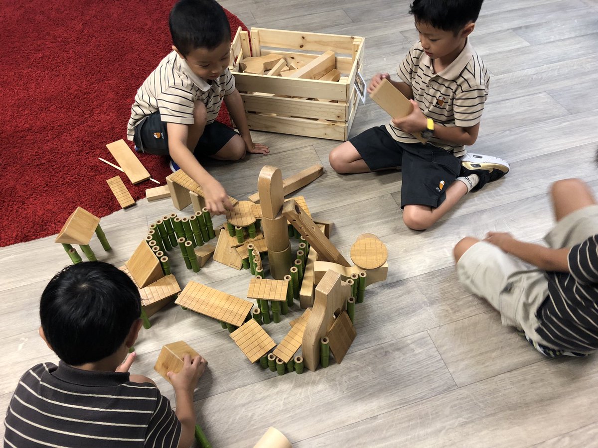 2twrchk's tweet photo. In hub choice today we were , inventors, town planners and fashion designers #rchkpyp https://t.co/YGd0IHKJKc