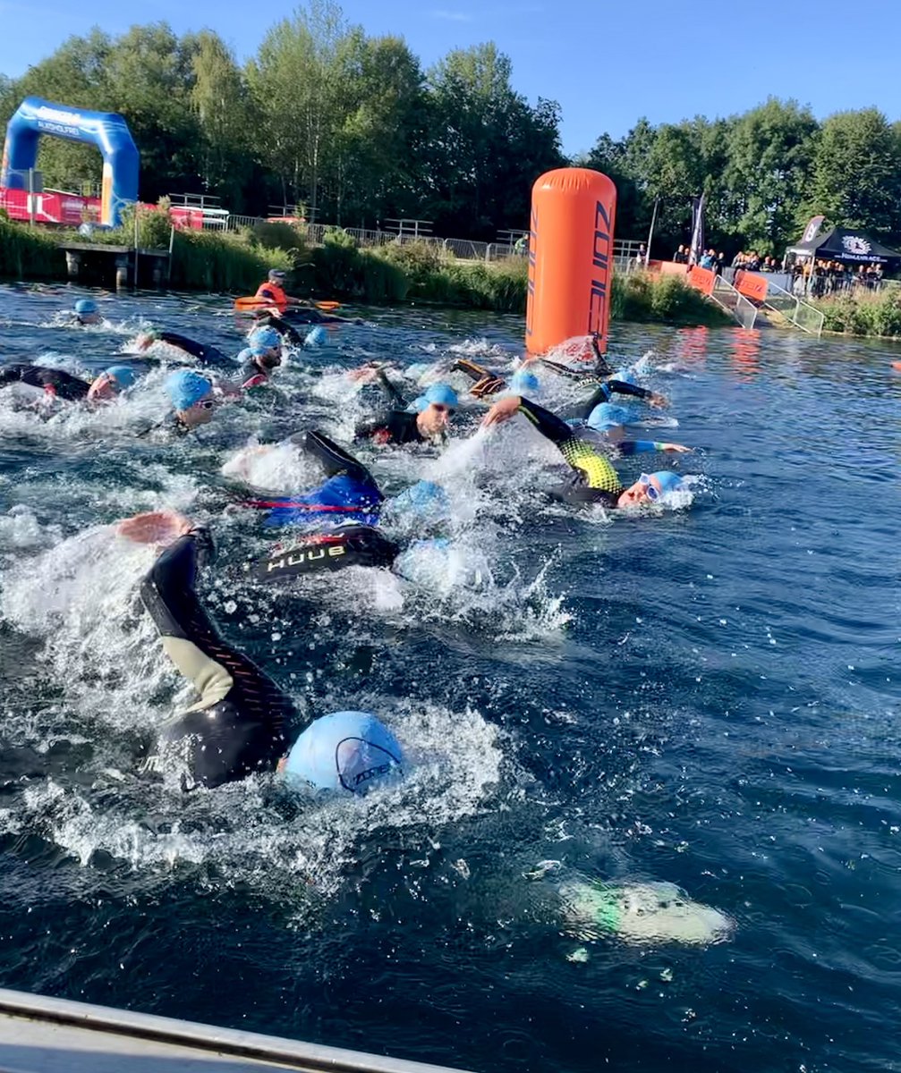QSW_Sports's tweet photo. How easy is it to see the new @QSW_Swim #Genesis #Wetsuit amongst the other brands on race day?! Loads of our suits in action yesterday at Eton. Design, performance and all at £120.00! @QSW_Sports #BritishBrand #OpenWaterSwimming #Triathlon https://t.co/oIMDqieCle