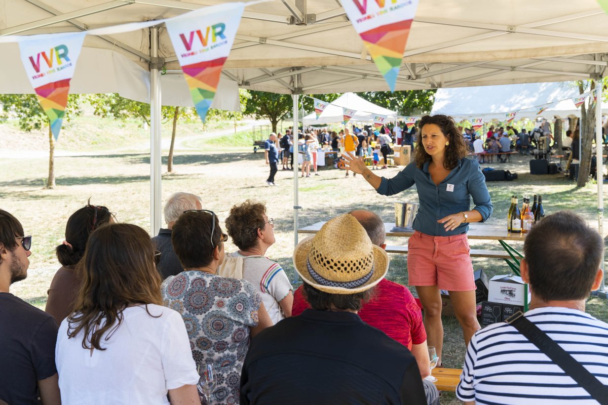 vvrvaldeloire's tweet photo. • #VVR ça continue • Quoi de mieux, pour bien commencer cette nouvelle semaine, que de se plonger dans les photos de #VVR19 ! 🍇☀️🌿 Si vous vous reconnaissez, vous, votre famille ou vos amis, n'hésitez pas à taguer les photos ! 😉 https://t.co/cmltrdCz8Y https://t.co/NnQO0lbNSX