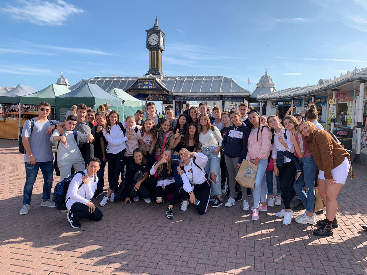 Llor_Fundacio's tweet image. Els/Les estudiants que estan realitzant el programa #SchoolIntegration han gaudit d&apos;un cap de setmana amb moltes sortides. Van visitar Picadilly Circus a Londres i la  Seven Sisters, entre d&apos;altres. S&apos;ho estan passant d&apos;allò més bé! #ensdivertimalllor #llor #esollor