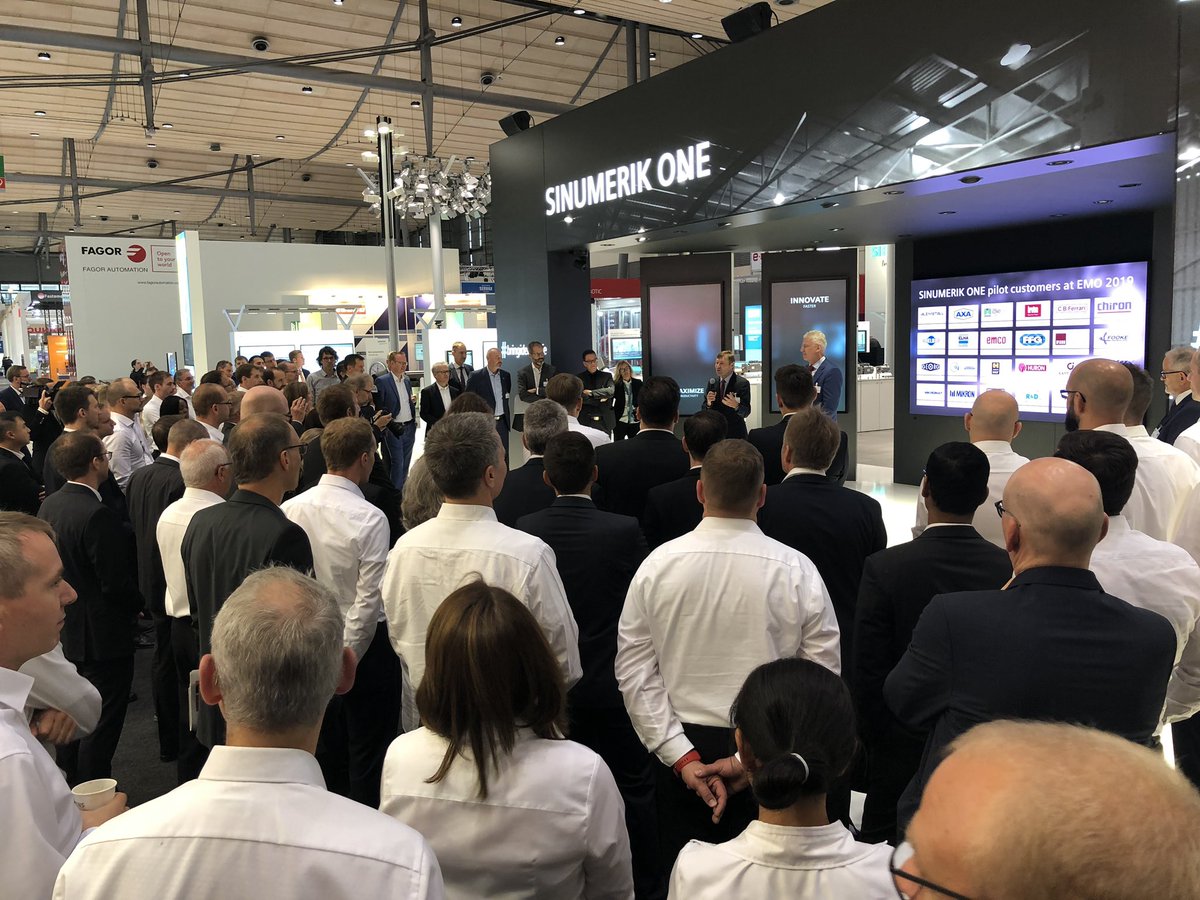 Robert_Sarcevic's tweet photo. @siemens Digital Industries CEO @KlausHelmrich - kicking of #EMO2019 together with Motion Control CEO W. Heuring and the @siemensindustry team!
@BerndHeuchemer @GeraldOdoj @Ridgeback2209
@siemensindustry
#bringingideastolife #cnc #sinumerik #sinumerikone #siemensevents https://t.co/Zg3cVwgwo5