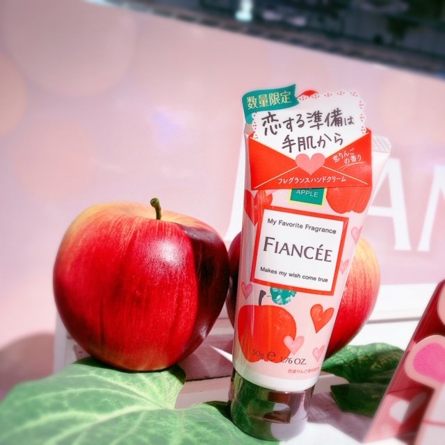 数量限定／ 🍎#フィアンセ ハンドクリーム 恋りんごの香り 昨年大好評