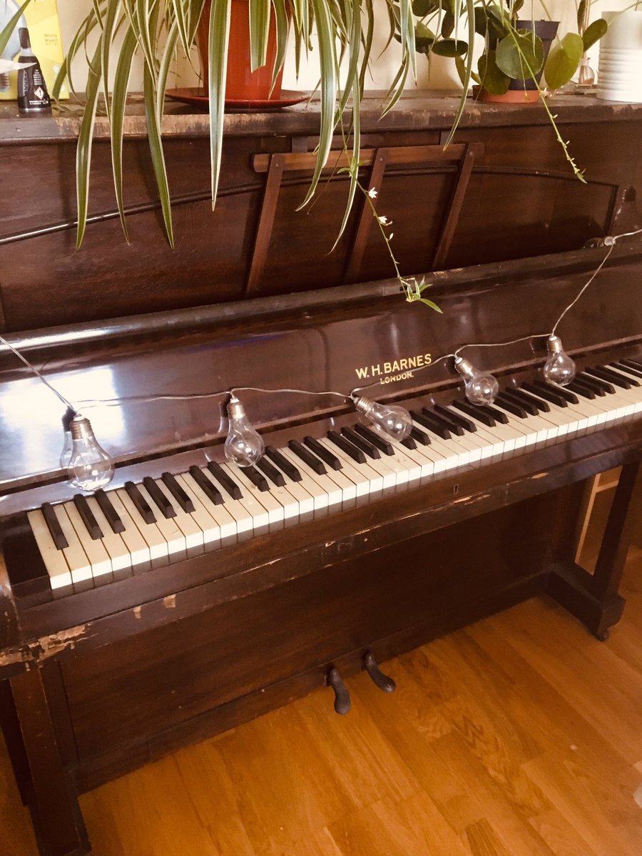 ClaireBarrance's tweet photo. Free to a good home if anyone can collect from Balham #balham #piano #freecycle https://t.co/kE7jUhQGAd