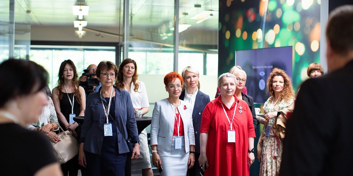 2nhct's tweet photo. „How the Diplomatic World Institute is involved with Global Media, Entertainment and Innovation“ – Dieter Brockmeyer @EuroReg #2nhct blog #dwi #worldpeace #GlobalCitizen #digitalization #innovation https://t.co/XoqTy4z12S https://t.co/LA8OUjZ9EQ
