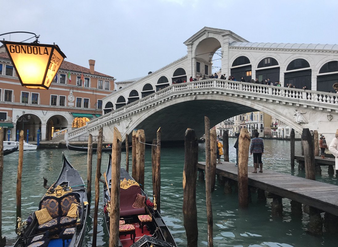 FestivalAcqua19's tweet photo. Come ormai saprete, la prossima edizione del Festival dell'Acqua avrà come sfondo la bellissima #Venezia! 
Siete pronti a immergervi in questa poetica città? 😍 https://t.co/s6DF6w3fuL https://t.co/pgaxVT1RM4