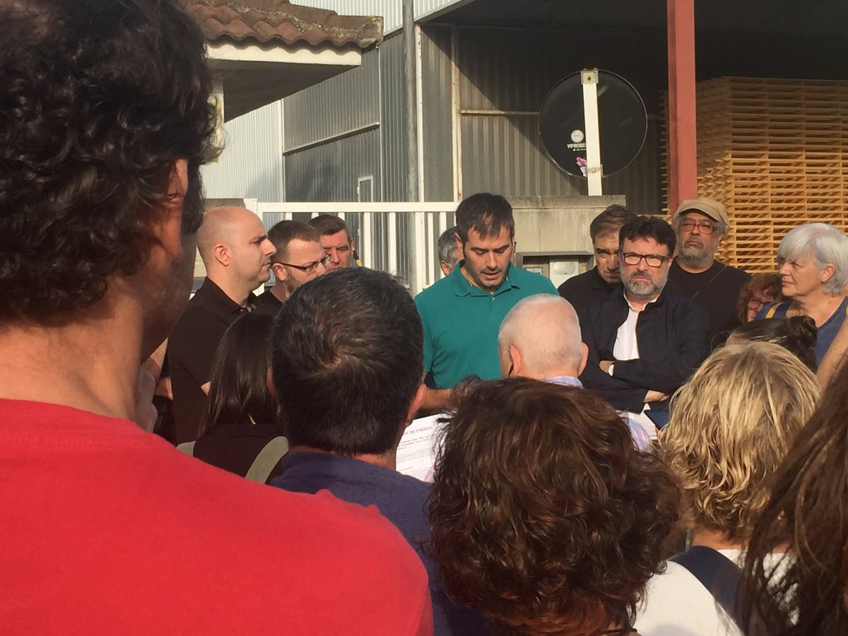 Reclamem una rectificació per part de l’empresa i la reincorporació del <a href="/carlesescola78/">Carles Escolà Sánchez #L'EscolaEnCatalà</a> al seu lloc de treball després de 4 anys com alcalde de #Cerdanyola. No fer-ho vulnera drets laborals i de representació.

La classe treballadora també té dret a participar en política!