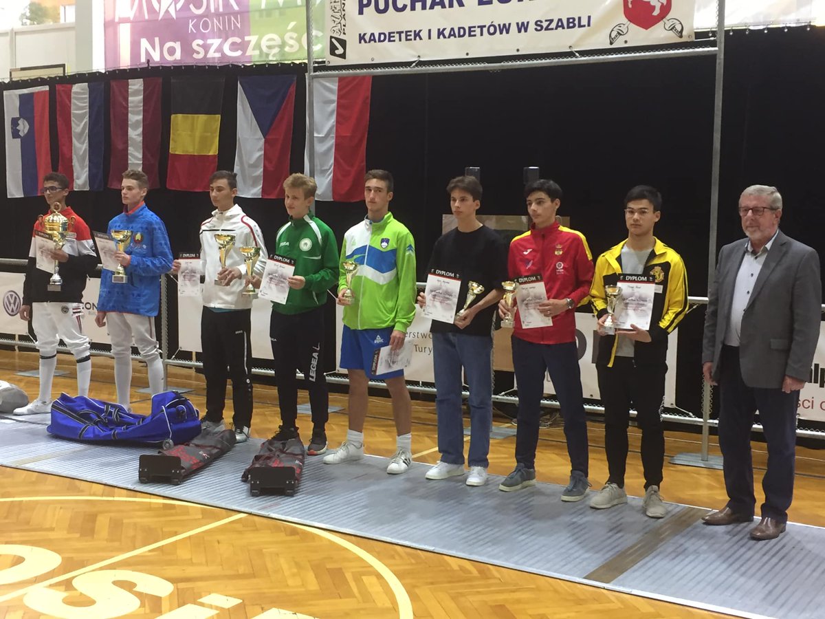 FFCEB's tweet image. Superbe perf de Nand Prossé 🇧🇪, jeune sabreur au club Le Sabre Noir. Il décroche la 8e place au Circuit Européen M17 à Konin (Pologne 🇵🇱)! 💪 Félicitation à lui!

Découvrez les résultats complets en cliquant sur le lien bit.ly/2kMKFY6 
#fencing #escrime