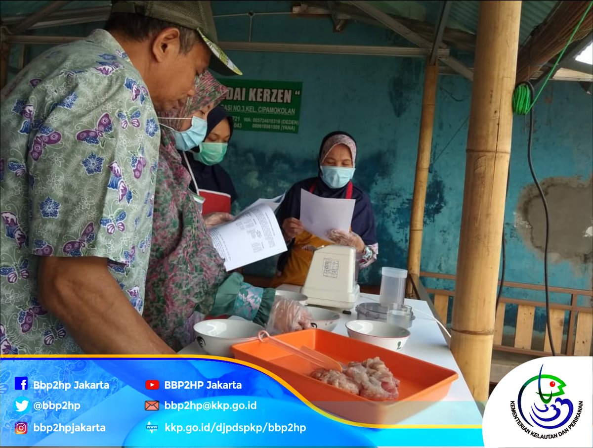 bbp3kp's tweet photo. Tim Inbis Invapro KP @bbp2hp laksanakan monev kpd tenant 2018 yaitu UKM Auliasari Bandung yg memproduksi es krim dan cendol rumput laut (12/9). UKM ini berencana ingin menambah diversifikasi produk sehingga pd saat kunjungan tim @bbp2hp juga mempraktekkan pengolahan naget ikan. https://t.co/P9JdZqM4EU