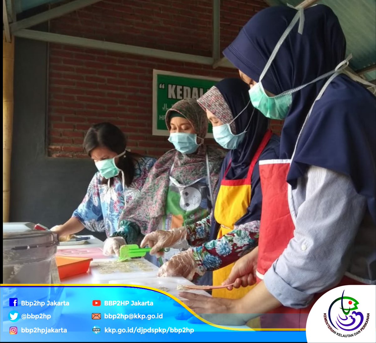 bbp3kp's tweet photo. Tim Inbis Invapro KP @bbp2hp laksanakan monev kpd tenant 2018 yaitu UKM Auliasari Bandung yg memproduksi es krim dan cendol rumput laut (12/9). UKM ini berencana ingin menambah diversifikasi produk sehingga pd saat kunjungan tim @bbp2hp juga mempraktekkan pengolahan naget ikan. https://t.co/P9JdZqM4EU