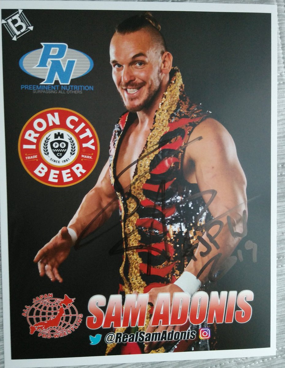 dk_carrot's tweet image. 19.9.16後楽園
アドニスポトレもゲット！

ハオミンのNODQteeを着てたので
&quot;I have this T-shirt!&quot;
と言ってみたら
「ハオミンの人たちは友だちだよ！」みたいなことを仰ってました😌
(間違えてたらゴメンナサイ…)
#ajpw
#samadonis