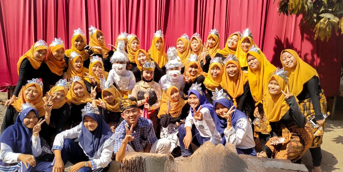 Yunnsa08's tweet photo. Nikmati kebersamaan ini sebelum semuanya hanya menjadi sebuah kenangan💜
#ltpst
#HUTSMKN1DUKUHTURI
#smkbisa
#smekarhits
#smekarbisa
#siswategal
#pelajartegal
#smkhits https://t.co/SHmYIOHFFE