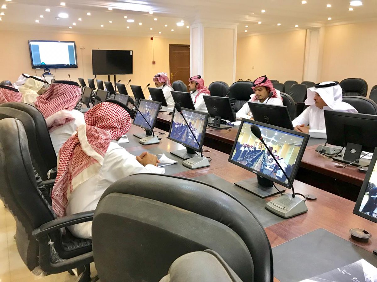 #تواصل 
مركز رعاية المستفيدين بـ #تعليم_نجران يقدم برنامج تدريبي لمنسقي خدمة "تواصل"  في أقسام الإدارة نفذه المدربان أ. ماجد الوادعي و أ. بدر الشهراني بحضور  مدير مركز رعاية المستفيدين  أ.حسن آل عسكر
 #وزارة_التعليم