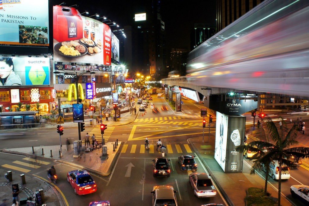 najimjimjim's tweet photo. Jalan Bukit Bintang in 1950 https://t.co/Jz2mQUUpeL
