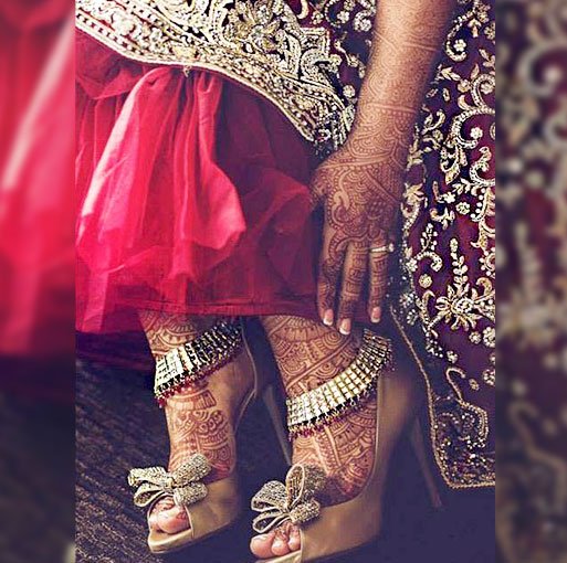 UtsavFashion's tweet image. Looking for comfortable and elegant bridal footwear? Walk gracefully down the aisle in these embellished and inspiring options. Which is your favorite?
.
Image Courtesy: Pinterest
.
#BeyondUtsavFashion #ModernYetRooted #CelebrateTheIndianExperience #MostFashionableYou