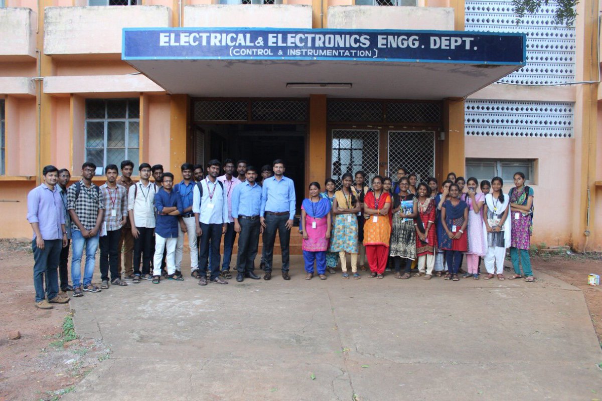 thesmartbridge's tweet photo. Another successful event added to the stack, a wrap to the 1-week #iot workshop at Alagappa University which was a level 1 training program for the students of next gen lab. #IoT #internetofthings  #Datascience #IBM #IBMWatson #SmartBridge https://t.co/oIJUfX2MJk