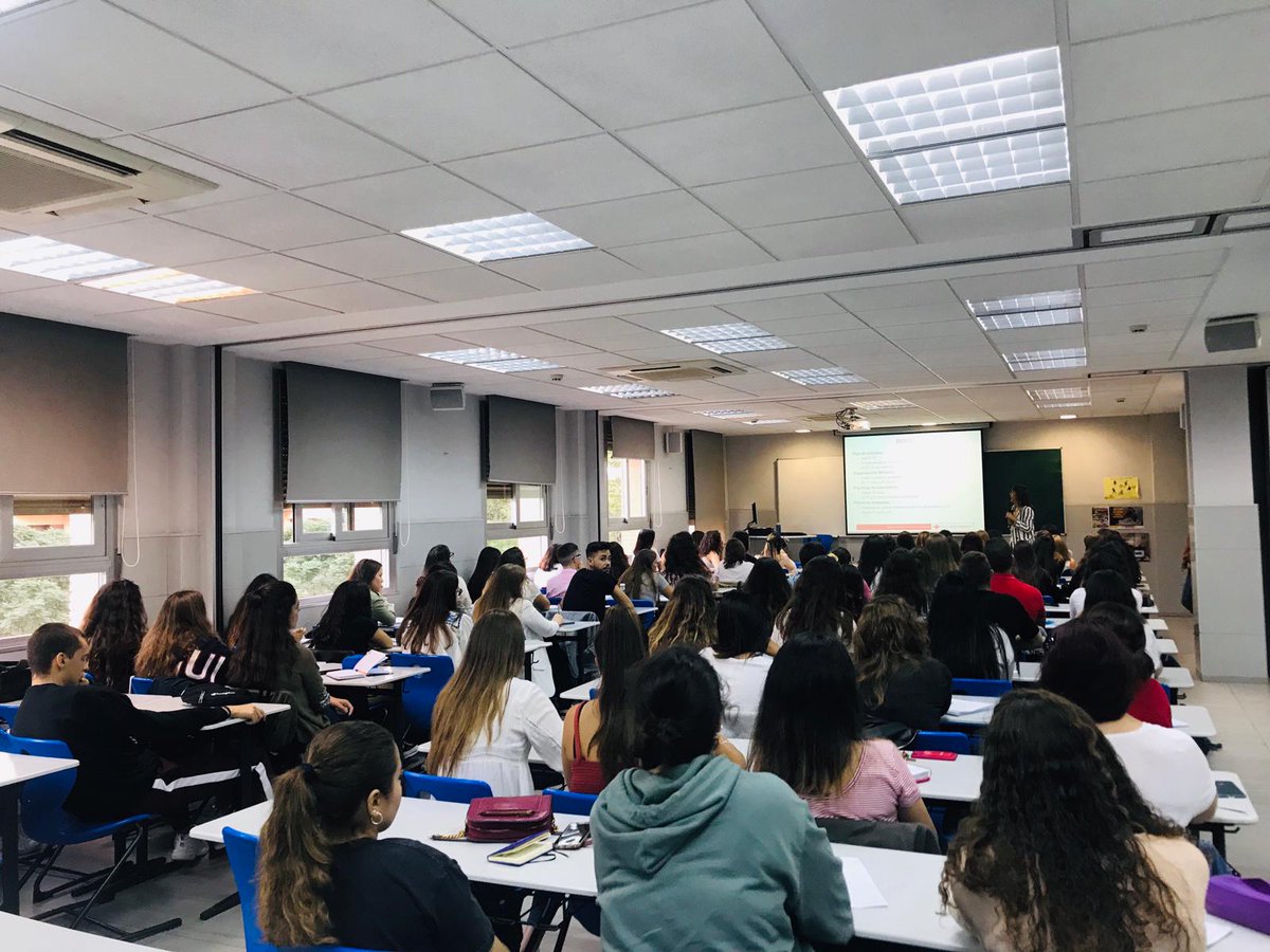 EUECREM_UAM's tweet photo. Este #FelizLunes damos la bienvenida a los estudiantes de 1º curso a nuestra @EUECREM_UAM ¡Bienvenidos! #estudiantes_euecrem #EUEnfermeriaCruzRoja #uammadrid #cruzrojamadrid #somosCruzroja https://t.co/IYBSzItA6H