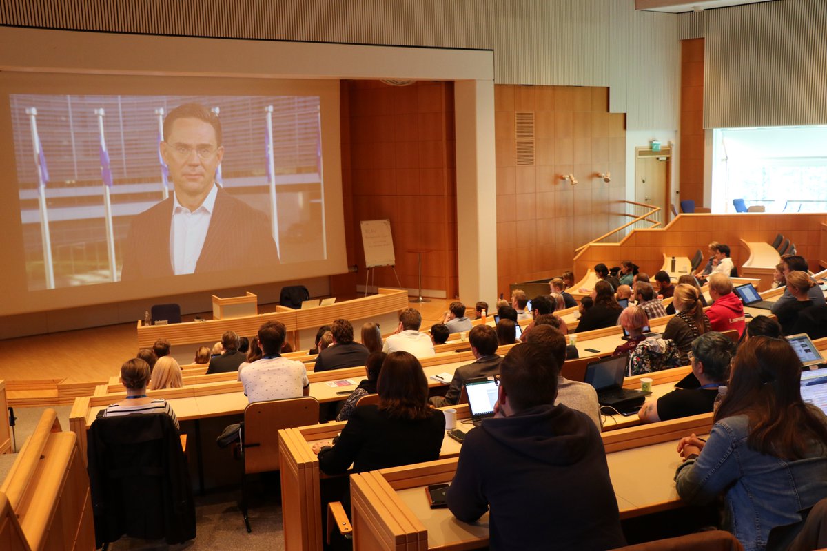 Opening speech from <a href="/jyrkikatainen/">Jyrki Katainen</a> and @AnitaOKM at the #ESC38 in Helsinki!💬