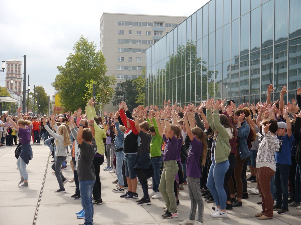adfc Dessau (@adfc_dessau) on Twitter photo Heute geht´s los! Europäische #Mobilitätswoche in #Dessau-#Rosslau! Sträßen und Plätze #moderndenken und #modernfahren. Mit Untertützung von <a href="/Dessau_Rosslau/">Stadt Dessau-Roßlau</a> <a href="/Umweltbundesamt/">Umweltbundesamt</a> Programm: adfc-sachsenanhalt.de/2019/09/08/mob…
adfc-sachsenanhalt.de/2019/09/13/fah…
ran1.de/index.php?cmd=…
#mobilityweek Heute geht´s los! Europäische #Mobilitätswoche in #Dessau-#Rosslau! Sträßen und Plätze #moderndenken und #modernfahren. Mit Untertützung von <a href="/Dessau_Rosslau/">Stadt Dessau-Roßlau</a> <a href="/Umweltbundesamt/">Umweltbundesamt</a> Programm: adfc-sachsenanhalt.de/2019/09/08/mob…
adfc-sachsenanhalt.de/2019/09/13/fah…
ran1.de/index.php?cmd=…
#mobilityweek