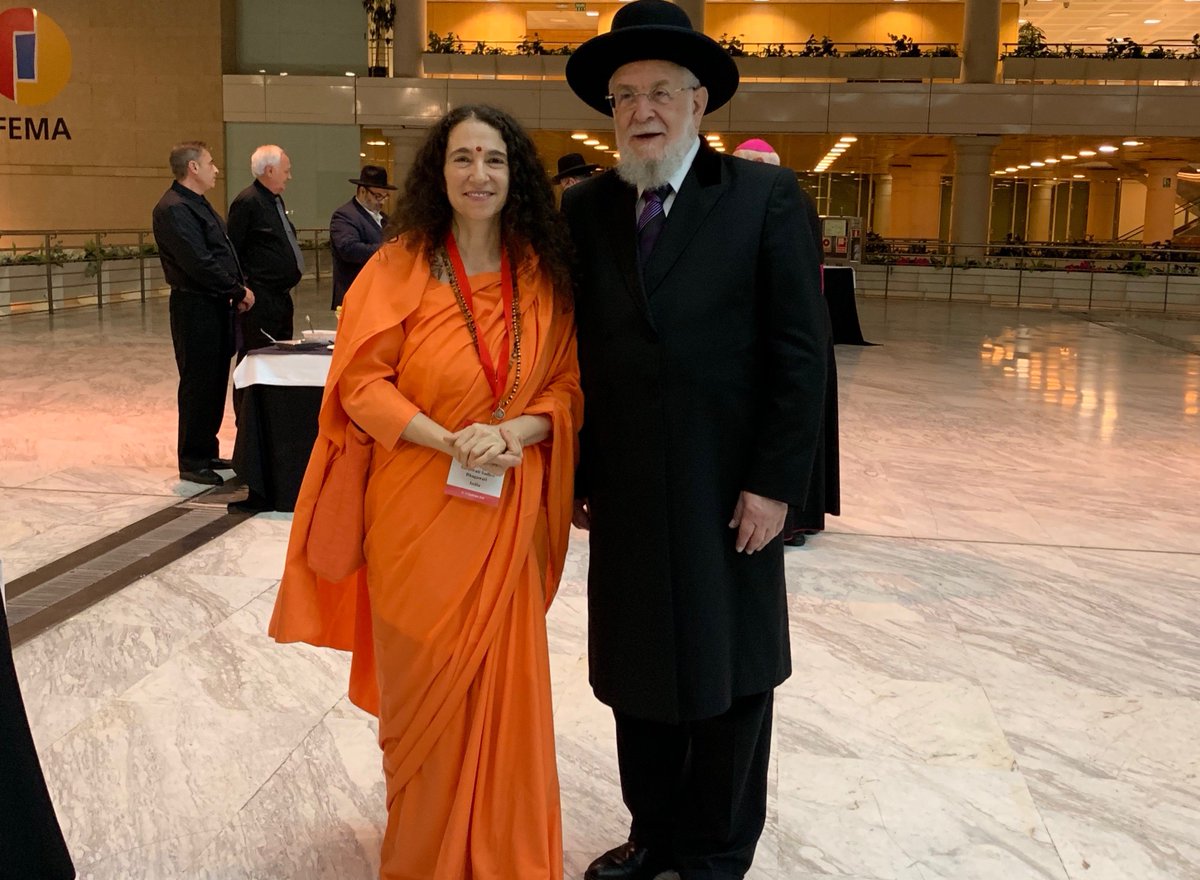 SadhviBhagawati's tweet image. Such a joy to be  in #Madrid2019 at @santegidio_ES event on #PeaceWithoutBorders .Had the honor of meeting again w/Chief Rabbi Meir Lau after the opening ceremony. I'll be speaking on #prayer as a source of #Peace &amp;amp; #ecology and common destiny. #pazsinfronteras  #peaceispossible