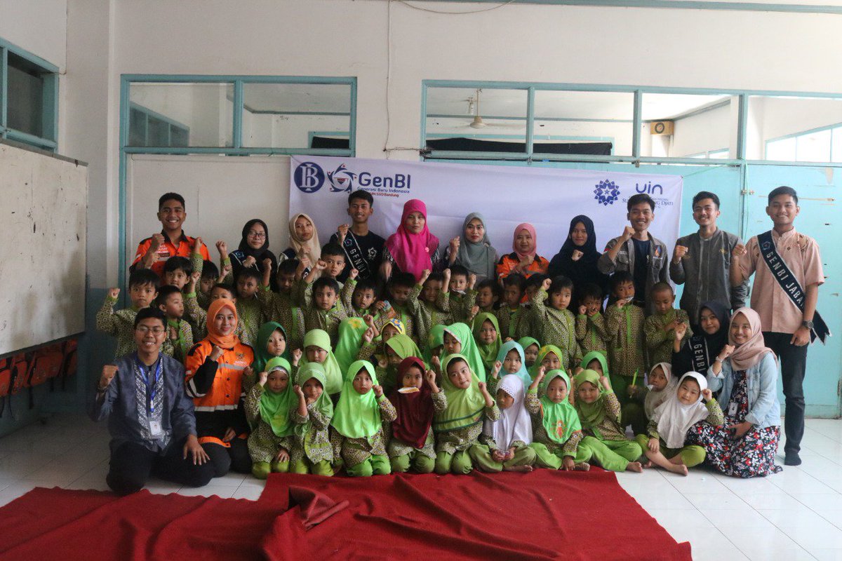 BaznasJabar's tweet photo. [BTB GOES TO PESANTREN]

Dalam kegiatan tersebut, BAZNAS Tanggap Bencana (BTB) menyampaikan materi pengenalan kebencanaan disampaikan melalui pemaparan materi dan lagu kebencanaan. Kegiatan ini diikuti oleh murid TK dan guru TK sebanyak 22 orang.
-
#BAZNASJabar https://t.co/IuoFOKJgnf