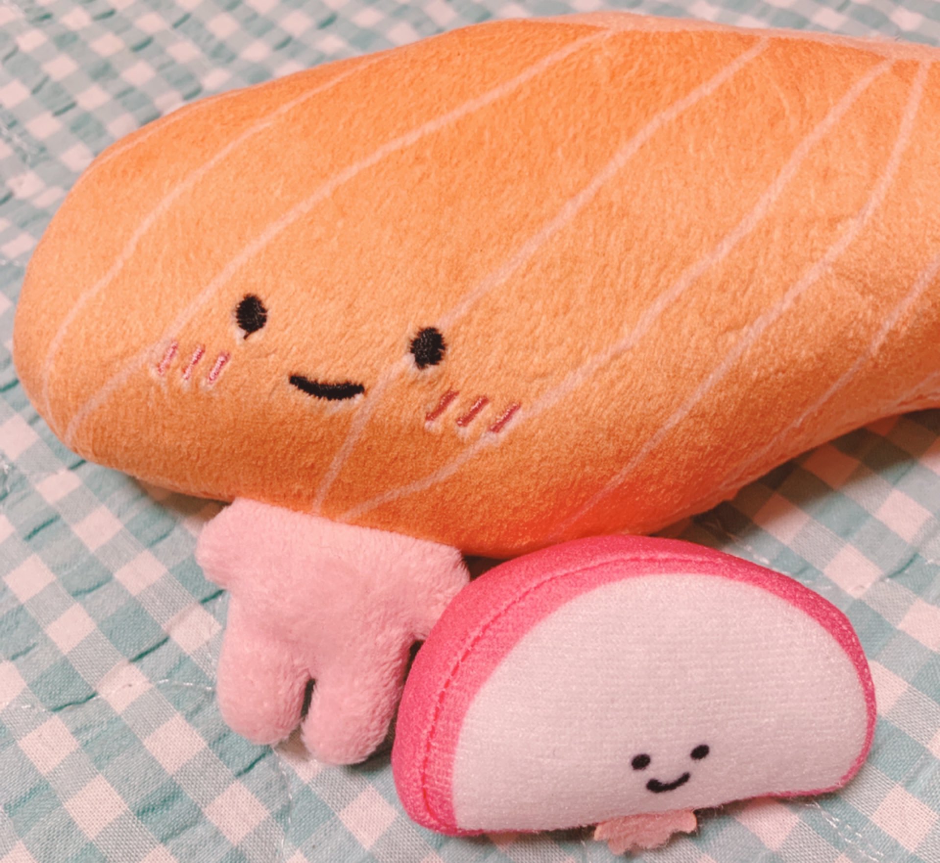 にとき 地元で一番大きいサンリオショップでダイスキ シリーズのきりみちゃんぬいぐるみ2種買ってきた このkirimiちゃんのテレ顔 かわいすぎ 癒される 公式オンラインショップで大きい方のにぬいぐるみは販売してた 現在在庫