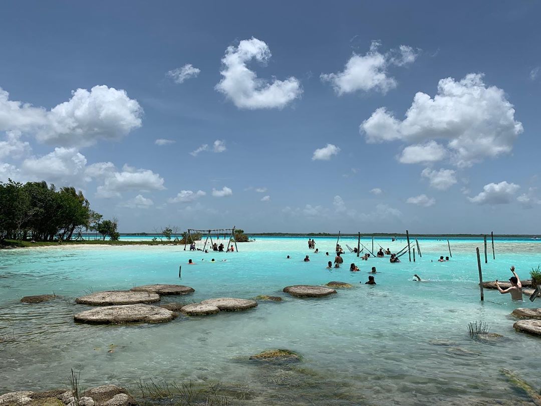 Bacalar a Twitter: "𝐓𝐫𝐚𝐯𝐞𝐥 𝐭𝐢𝐩: Cocalitos is one of the places with public access to the lagoon, where you will also be able to float in the current by the stromatolites. ✨ 
