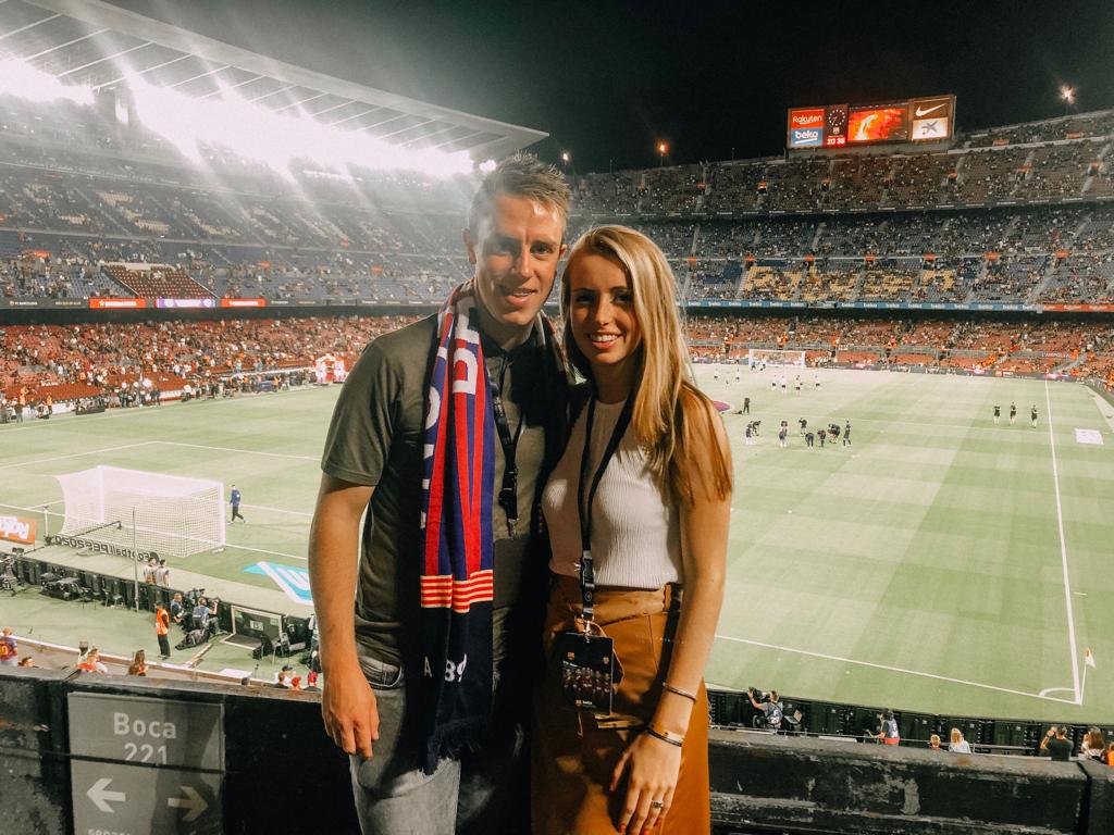 ProxsysCup's tweet photo. Dit weekend verzilverde @vvheukelum spits Tim Schwebke zijn prijs als beste speler van de Proxsys Cup 2018/2019, powered by @Trainingskampen. Hij was aanwezig bij de wedstrijd Barcelona - Valencia en kreeg daar, samen met zijn vriendin, een leuke wedstrijd voorgeschoteld 👍⚽️ https://t.co/IcFGlnOX2K