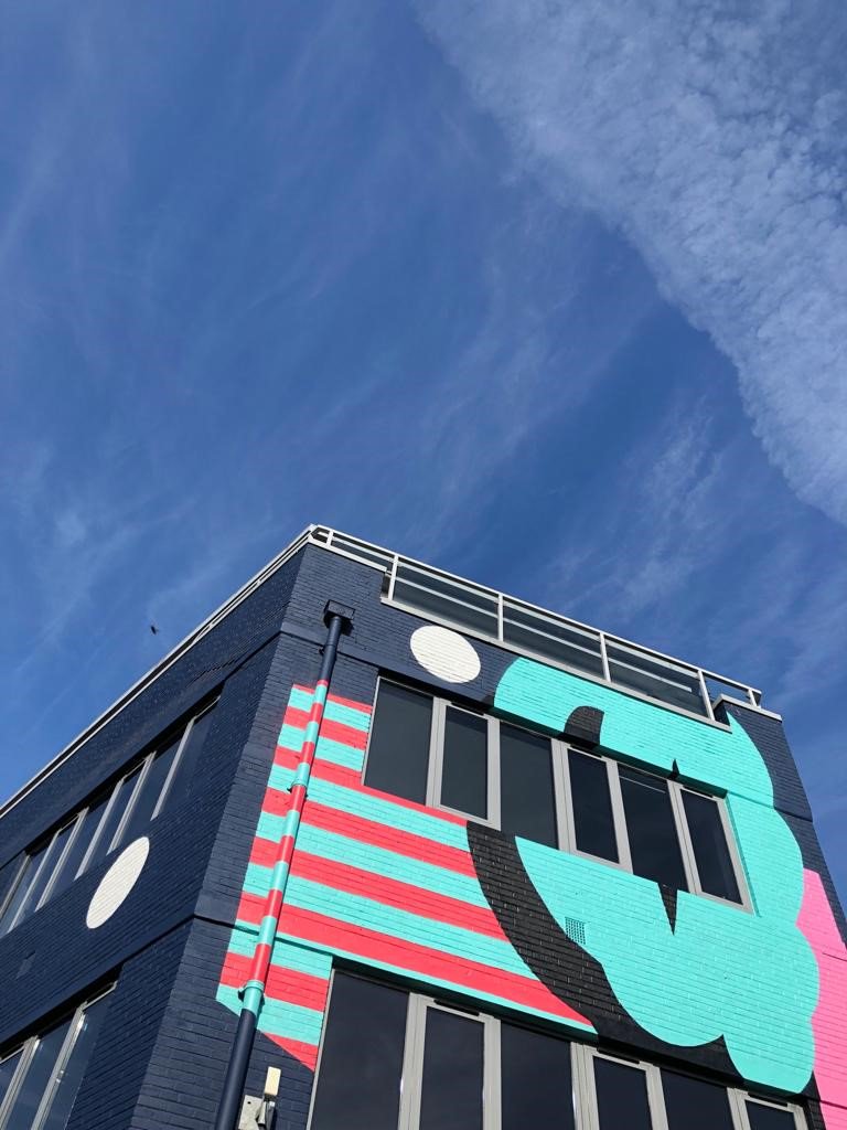 LandS_Morgans's tweet photo. How to bring a mediocre looking building back to life. Great work @misterpenfold @kingandcoleeds it worked- @MeatlessFarm moved in! #LookUpLeeds https://t.co/0O98nTnMCi