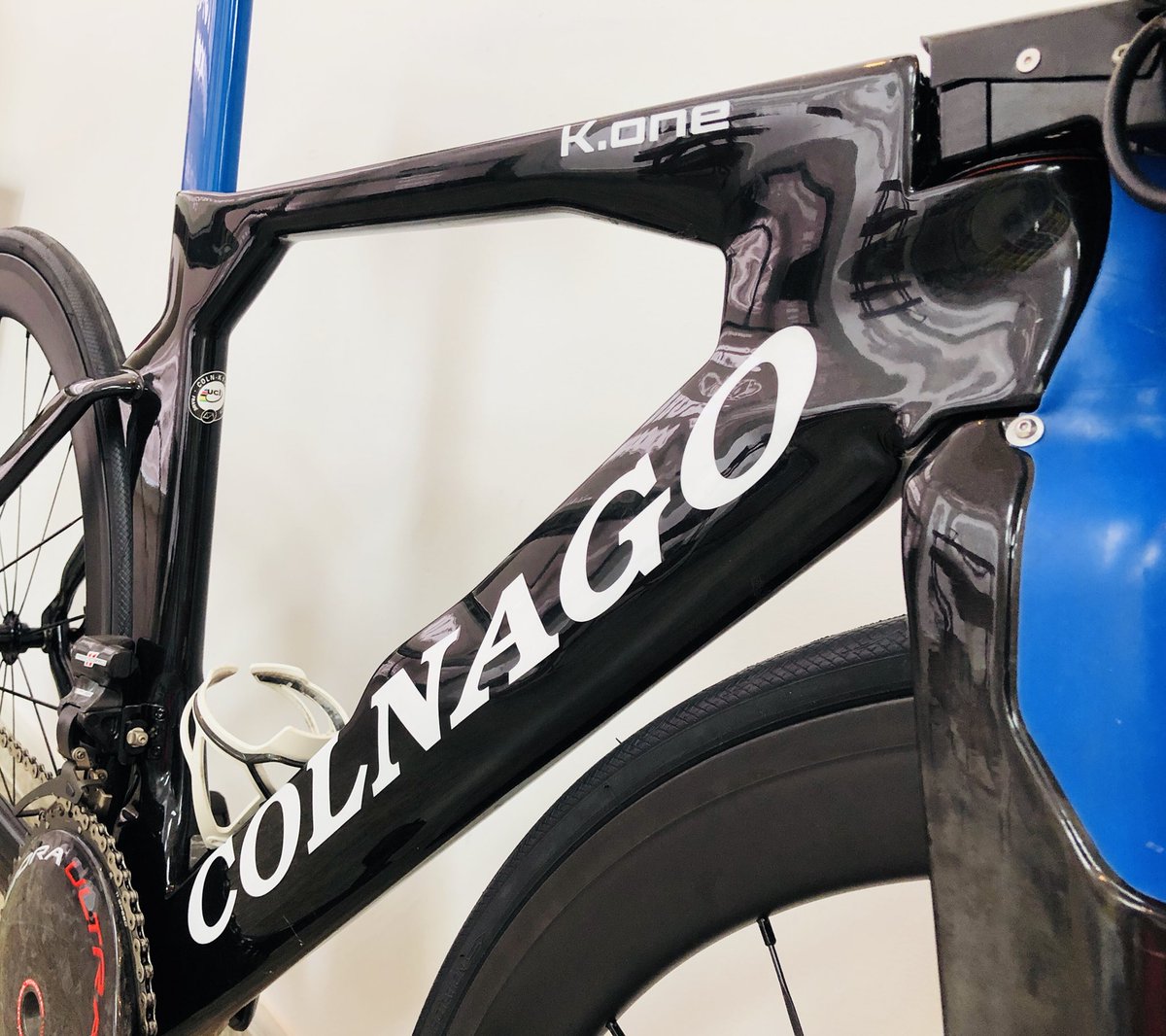 TheProsHub's tweet photo. This 9000 euro TT/Tri bike will be for sale @TheProsHub in October for 3500 euro! BARGAIN! K-ONE, Campagnolo Electronic, 50mm carbon clincher wheels! Doors open October 1st! Free TT helmet included! https://t.co/GrNpdzdd4v