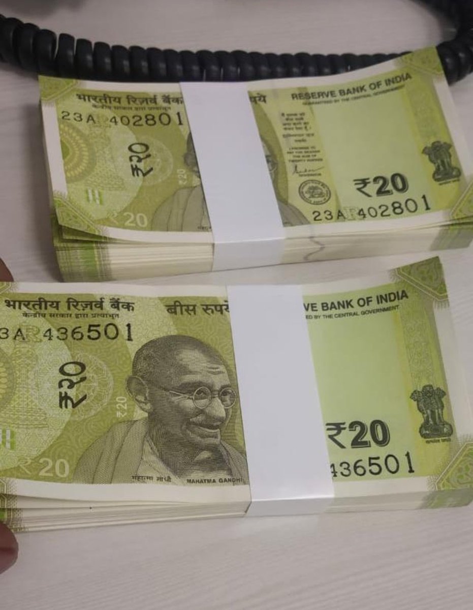 SimranMartin2's tweet photo. Mehandi bhi lag jaye agar ispe to bhi gande nahi honge 😂😂
#newcurrency #twentyrupees #indiancurrency https://t.co/b7mNDwm46Y