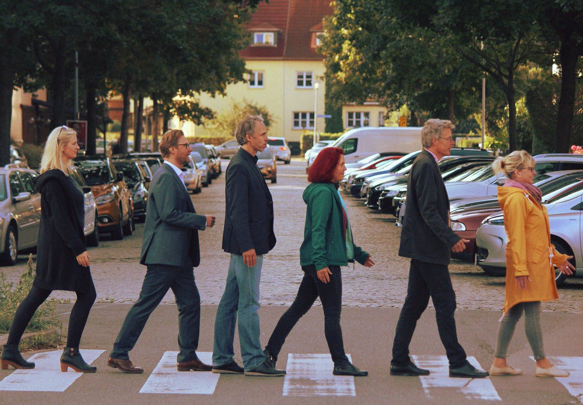 gruenethl's tweet photo. Nicht ganz die #abbeyroad, aber nah dran, oder? 😄 @GruenerDirk, @Astrid_RB, @henfling_m, @OMueller_Jena, @BPfefferlein und @RobertoKobelt machen auf den Start der #EuropeanMobilityWeek aufmerksam. 🤗 @Umweltbundesamt #mobilityweek #emwcrosswalk #gehmit #EMW2019 https://t.co/6cx4vHH9TZ