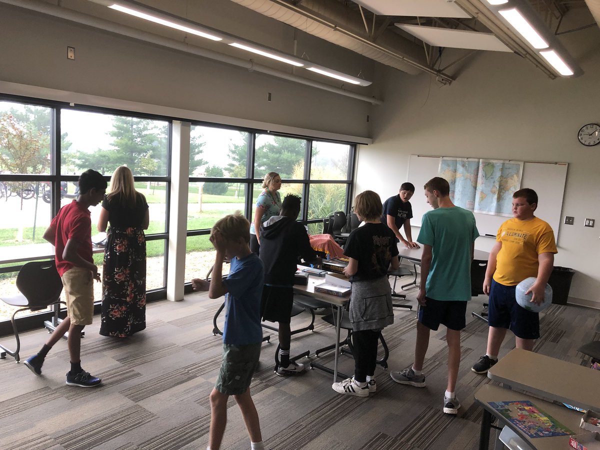 PellaMidSchool's tweet photo. @PellaMidSchool students try to use clues to solve problems and escape.  Students are experiencing authentic learning through teamwork and collaboration similarly to the characters in their story.#pellapride #pellareads https://t.co/tMn2mVAVX3