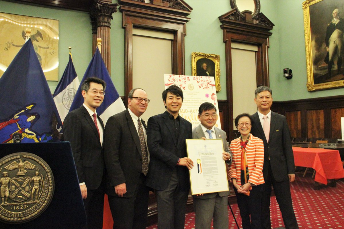 Cimgine's tweet photo. CIMG organized first and milestone celebration of a Chinese festival, Mid-Autumn Festival with New York City Hall in 2018, invited around 400 dignitaries and business leaders from both NY and Beijing to experience the culture and enjoy featured Beijing-style full-moon party. https://t.co/AORWl8MIjL